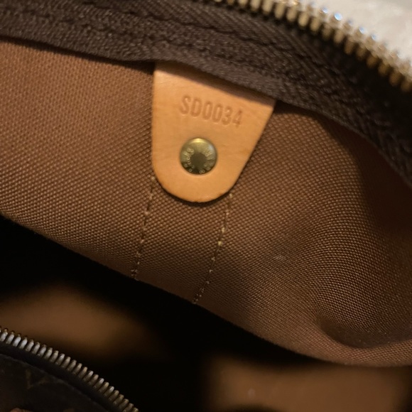Authentic Louis Vuitton duffle - Picture 9 of 10